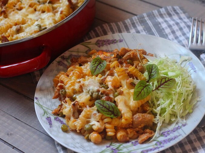 Baked Pasta with Pork Strips and Peas