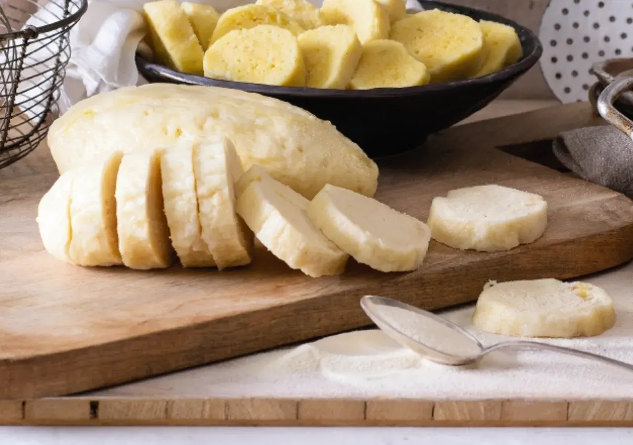 Kynuté houskové knedlíky (Czech Yeast Bread Dumplings)