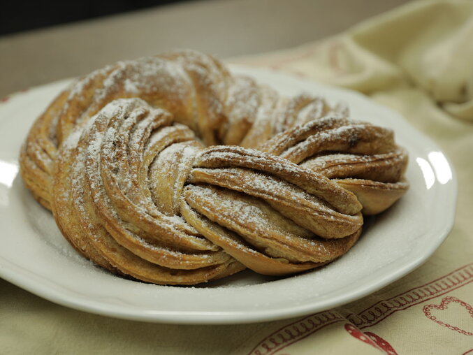 Cinnamon Braid (Estonian Kringel)