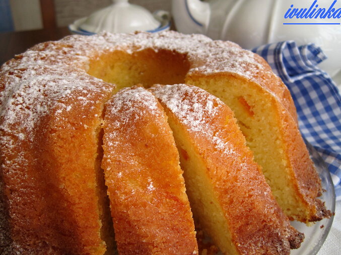 Quark and Apple Bundt Cake (Bábovka)