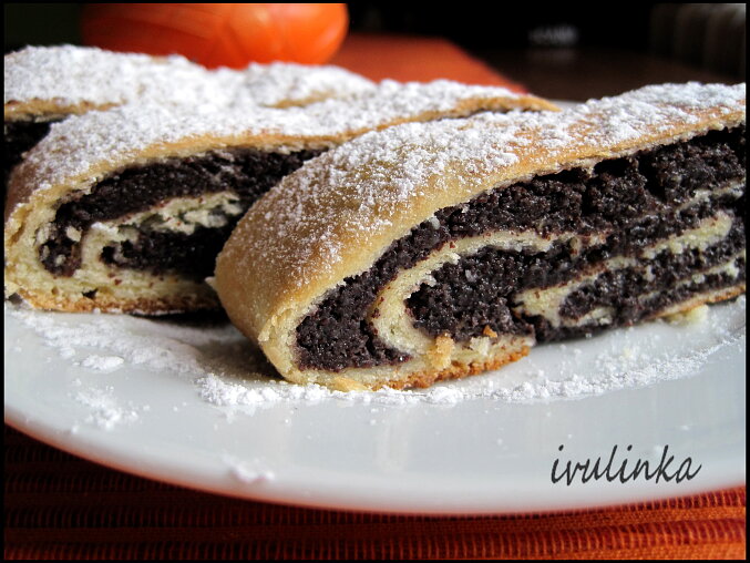 Makový závin (Czech Poppy Seed Strudel)