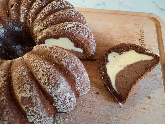Two-Colour Quark Ring Cake