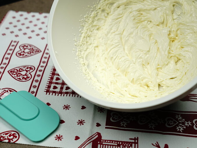 Buttercream for Christmas Cookies and Cakes