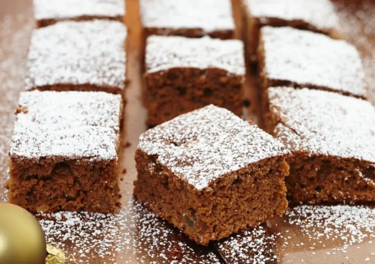 Perník s jablky (Czech Gingerbread with Apples)