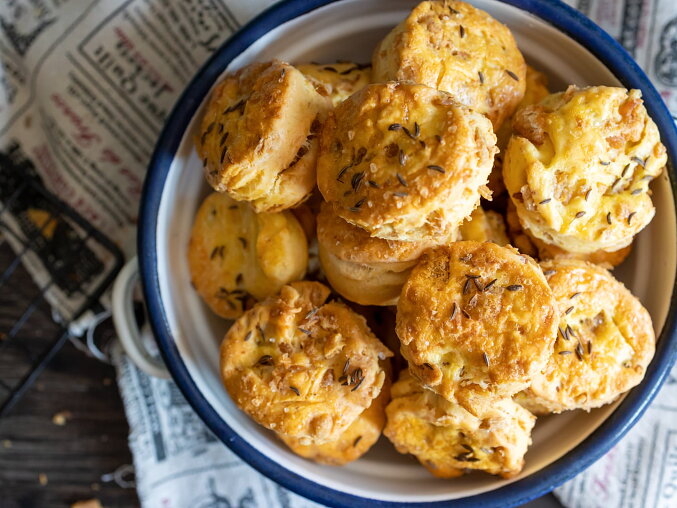 Yeast-Raised Pork Crackling Buns