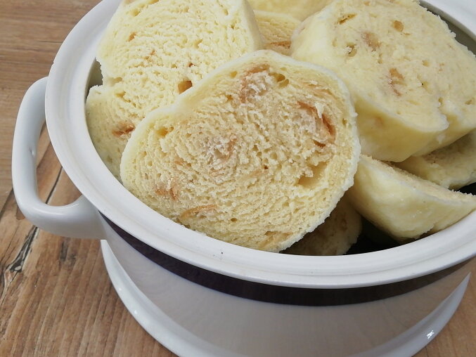 Houskový knedlík (Czech Bread Dumplings)