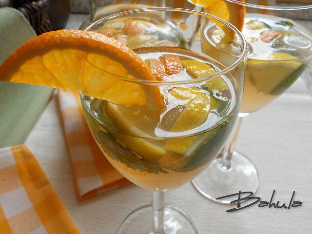Homemade Ginger Lemonade with Honey
