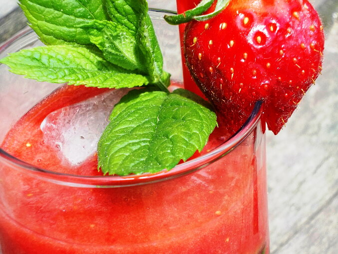 Jahodové mojito s čerstvou mátou