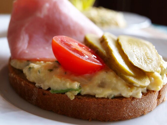 Scrambled Egg Spread with Hermelin (Czech Camembert-style Cheese)