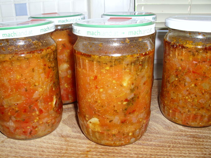 Tomato and Herb Sauce for Preserving