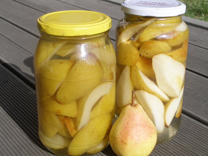 Preserved Pears in Sugar Syrup
